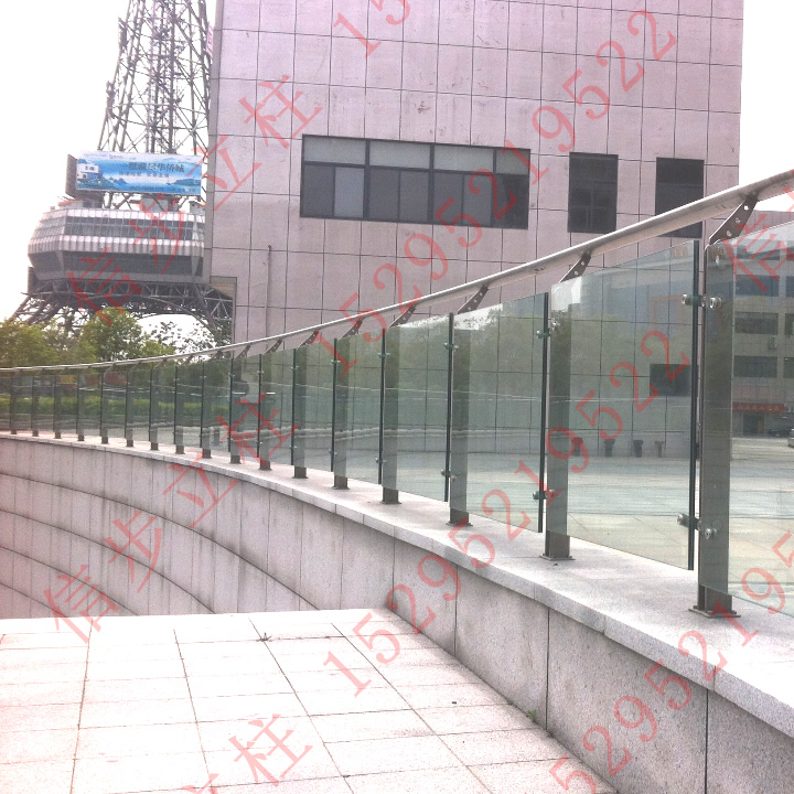 El estacionamiento subterráneo de Taizhou 100 selecciona columnas de barandilla de acero inoxidable xinbu