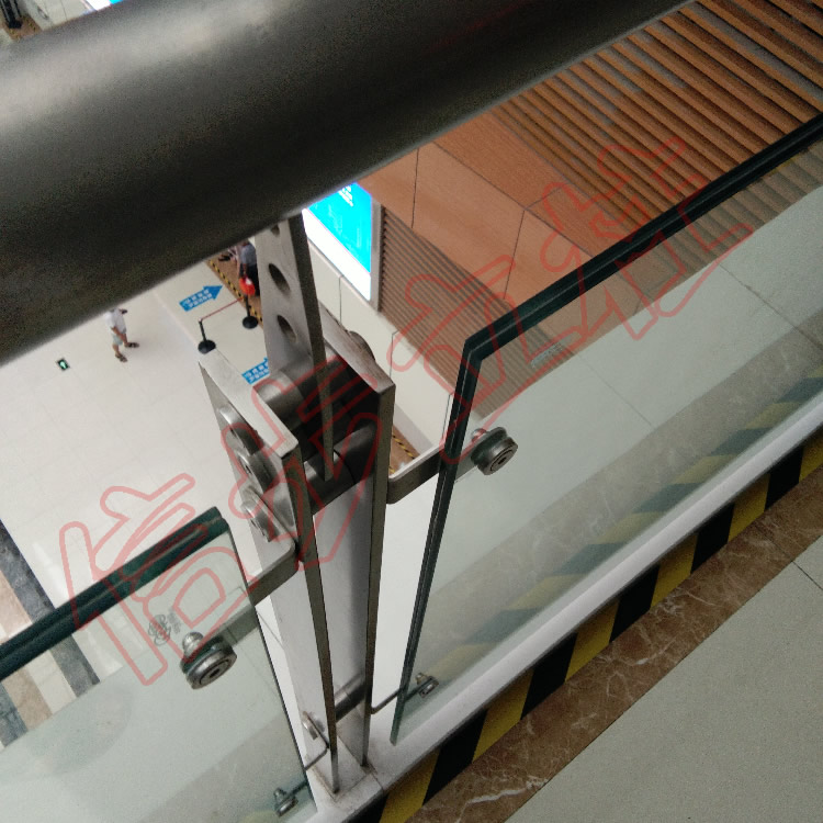 La columna de paso proporciona columnas de acero inoxidable para el cuarto Hospital popular de taizhou, que son resistentes al óxido y de excelente calidad.