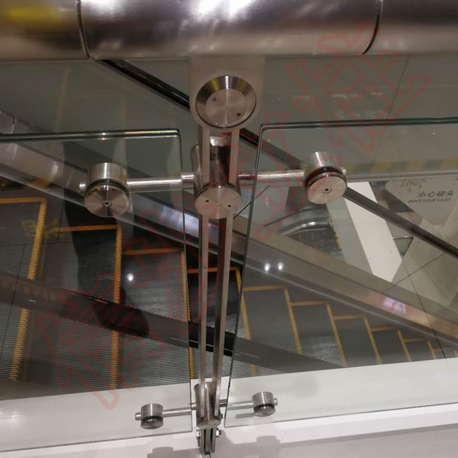 La columna de acero inoxidable de xinbu proporciona seguridad para la barandilla de vidrio del metro de nanchang, con una forma exquisita.
