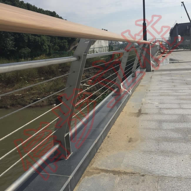 La columna de acero inoxidable xinbu se aplica al proyecto de barandilla de carretera del proyecto de reconstrucción y expansión de Changzhou canal East Road.