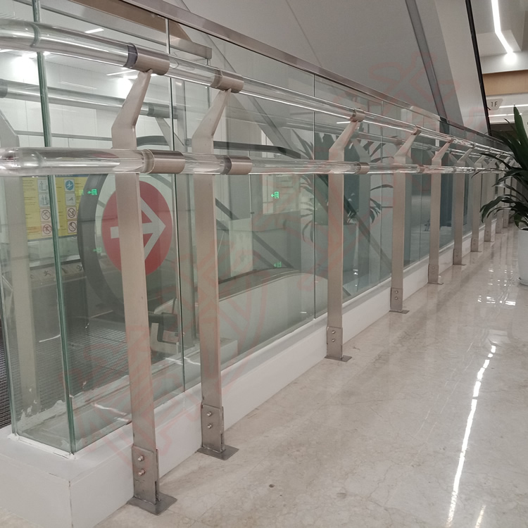 La columna de acero inoxidable xinbu proporciona seguridad para la barandilla hueca del hospital xinnan del Hospital popular de taizhou.