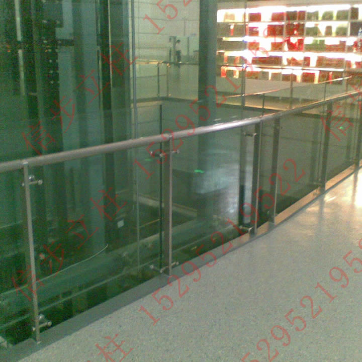 El aeropuerto de Yangzhou Taizhou selecciona columnas de vidrio de acero inoxidable xinbu para ser duraderas y no oxidadas.
