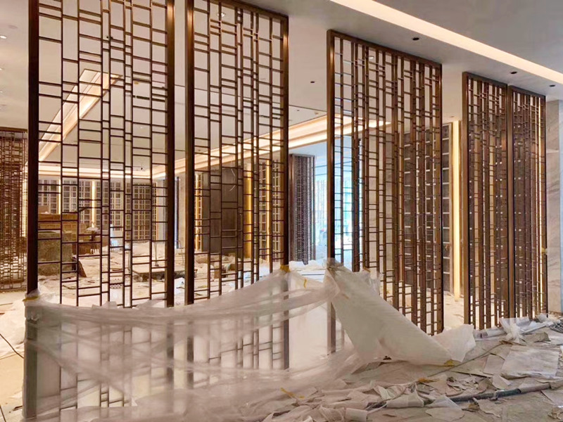Pantalla China con líneas de acero inoxidable
